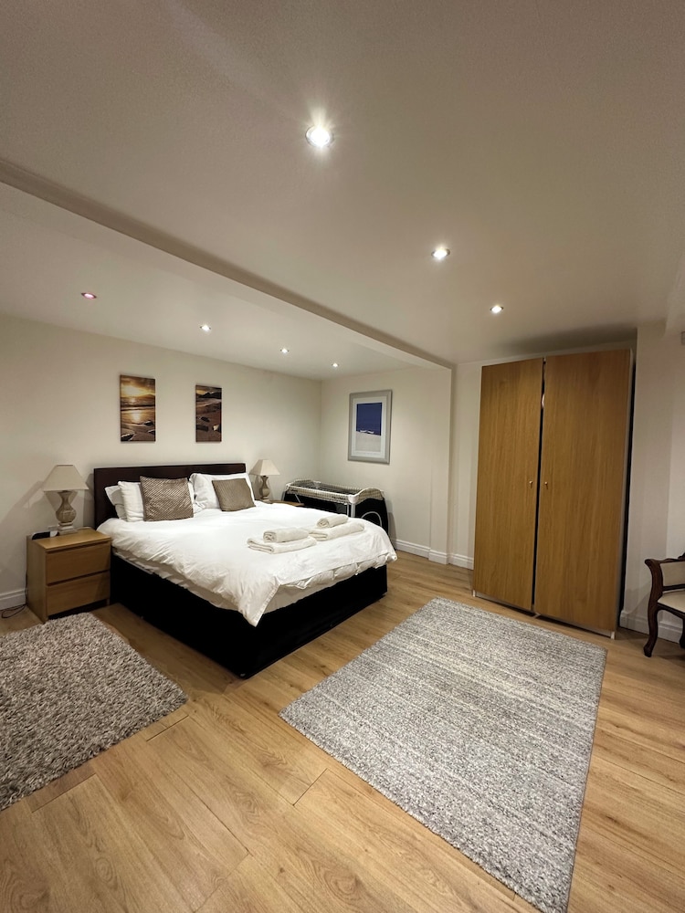 The Carlton Holiday Apartments — 4-Star Luxury Hotel in Bridlington, United Kingdom