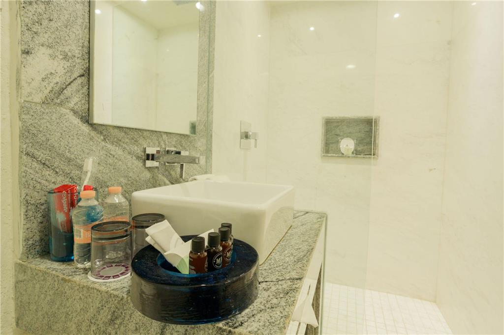 Camino Real Club bathroom