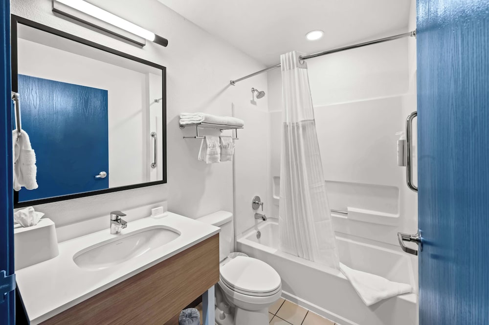 Spark by Hilton Sterling Dulles Airport - photo 41