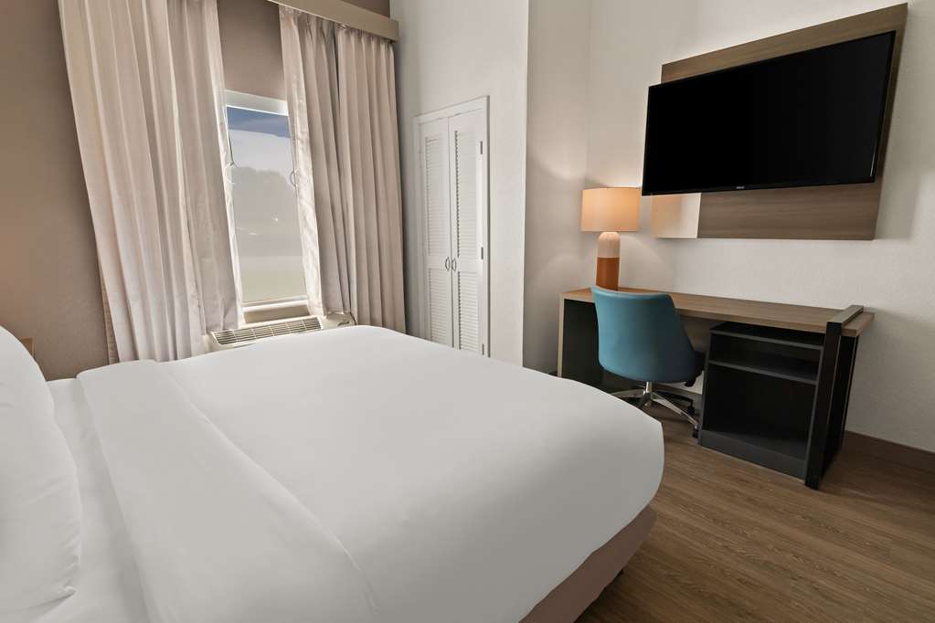 Comfort Suites Granbury - photo 18
