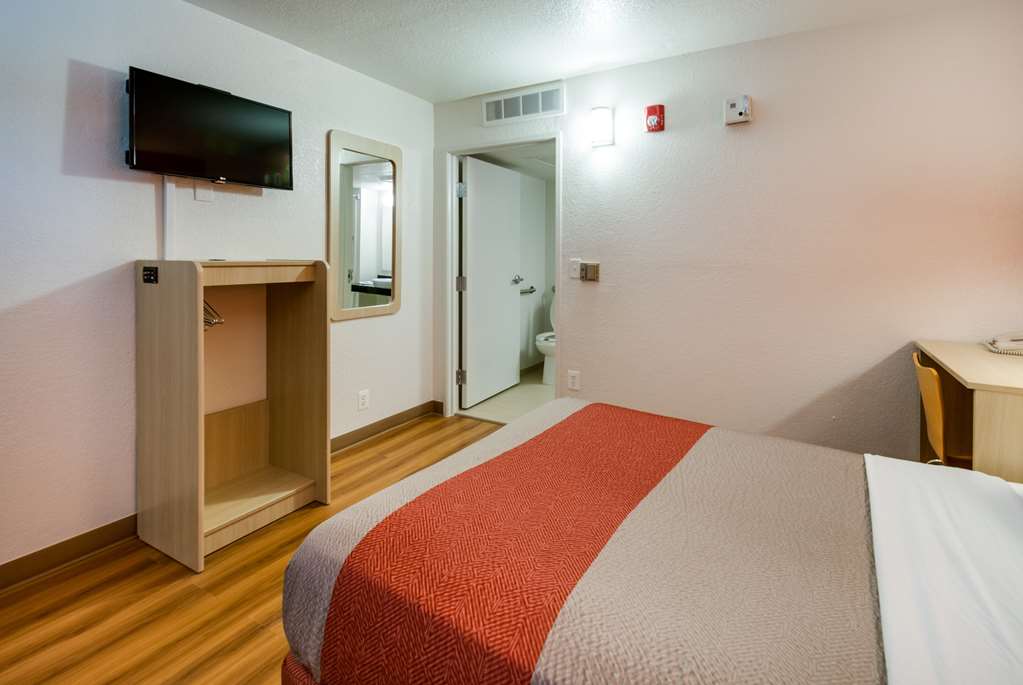 Motel 6 Lenexa KS Kansas City Southwest - photo 9