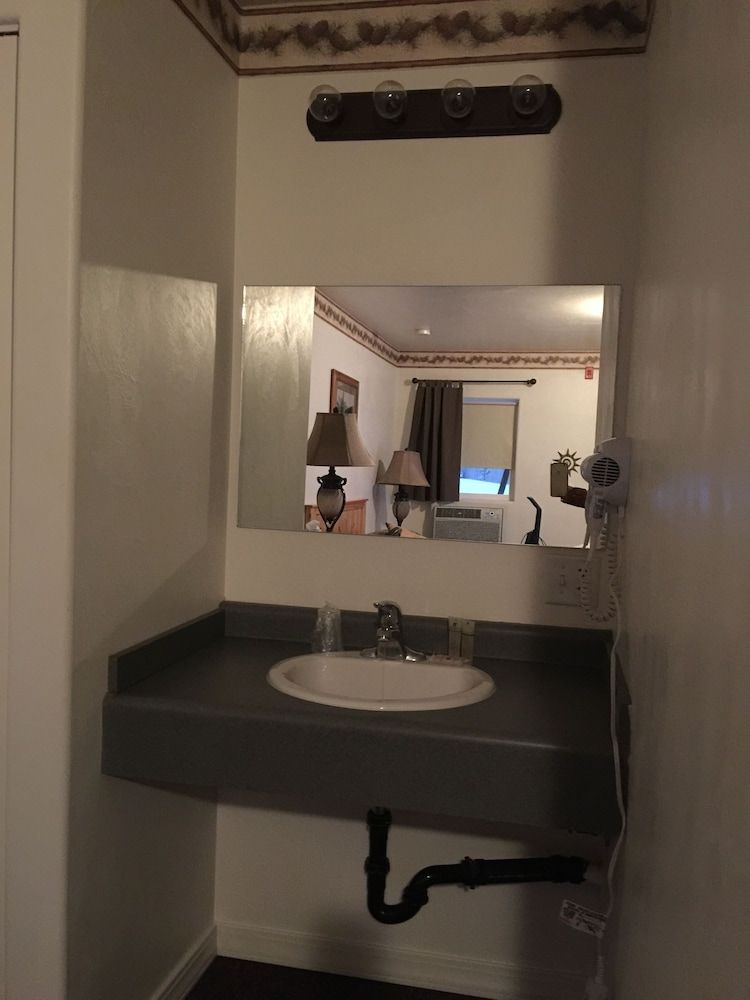 Rustic Inn Motel - photo 4