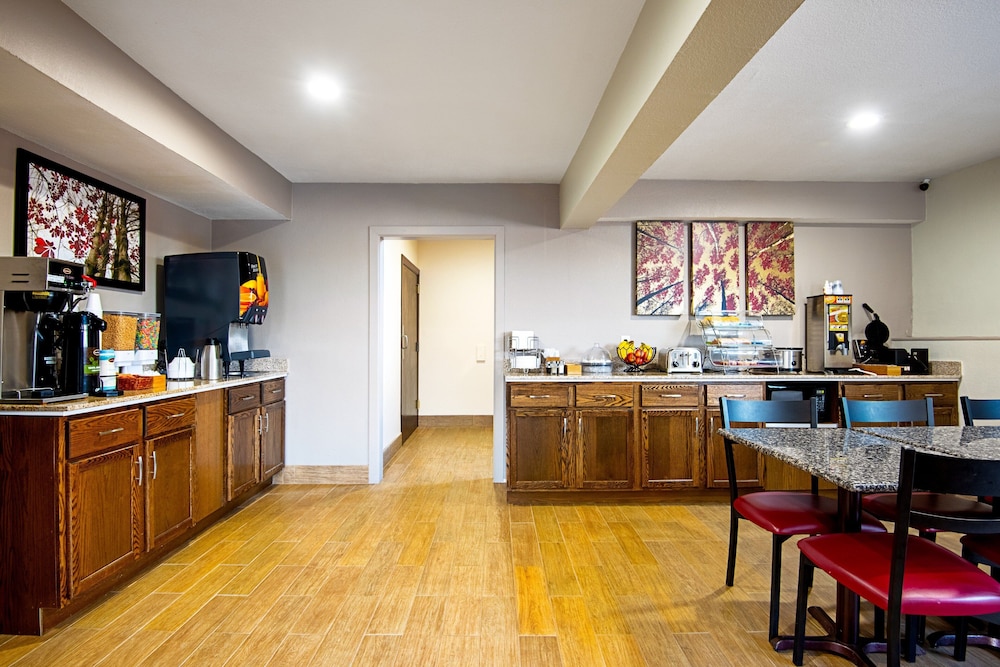 Red Roof Inn Cameron - photo 21