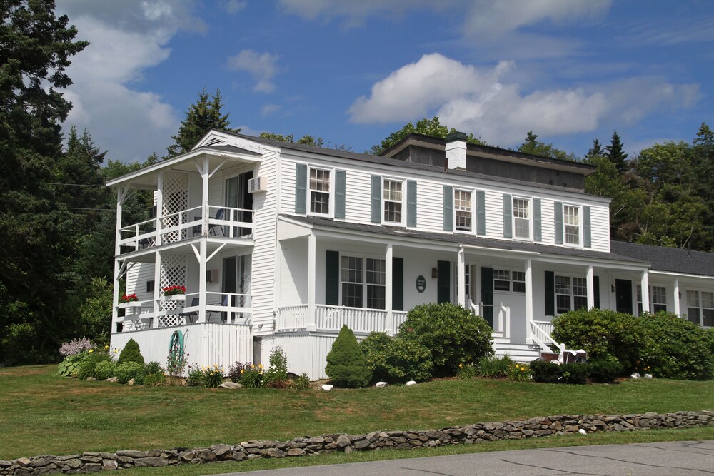 Bluebird Ocean Point Inn - photo 2