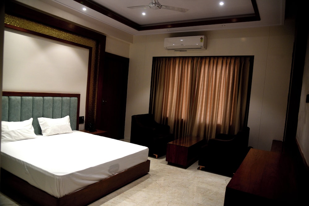 Hotel Shark Inn — Rewa