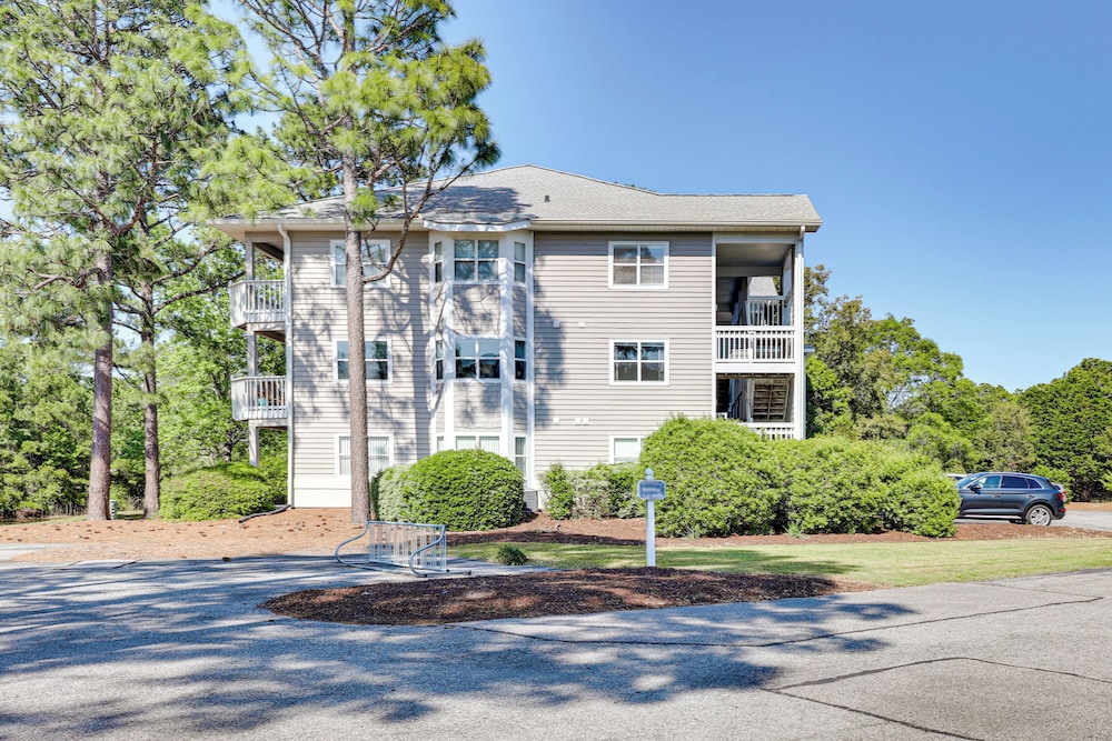 Private Deck and Pool Access Southport Resort Condo - photo 16