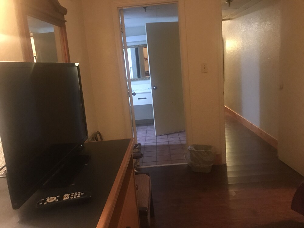 Bear Mount Inn & Suites - photo 30