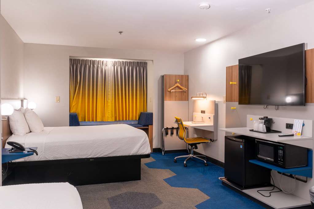 Microtel Inn & Suites by Wyndham Pigeon Forge - photo 15