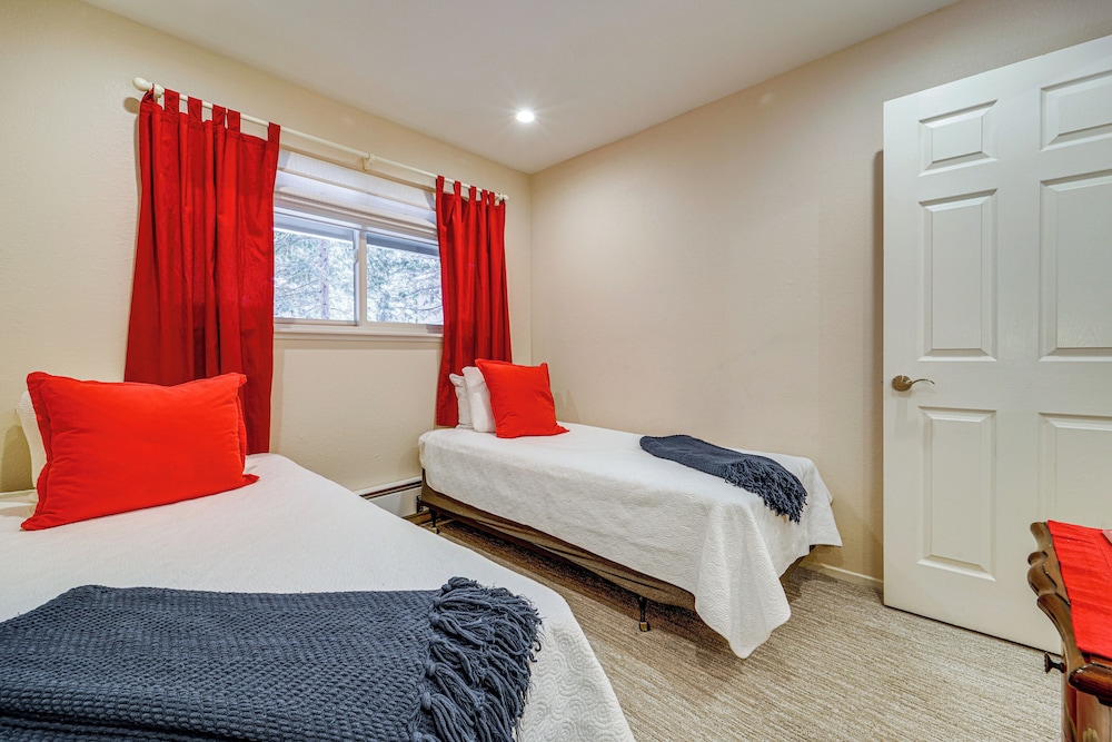 1 Mi To Diamond Peak Ski Resort Condo with Pool - photo 20