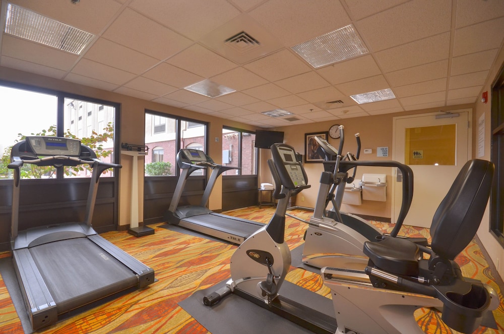 Holiday Inn Express Hotel & Suites Pine Bluff Pines Mall by IHG - photo 32