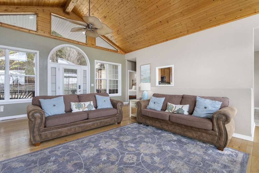 The Greenview Manor Lake Views - photo 24