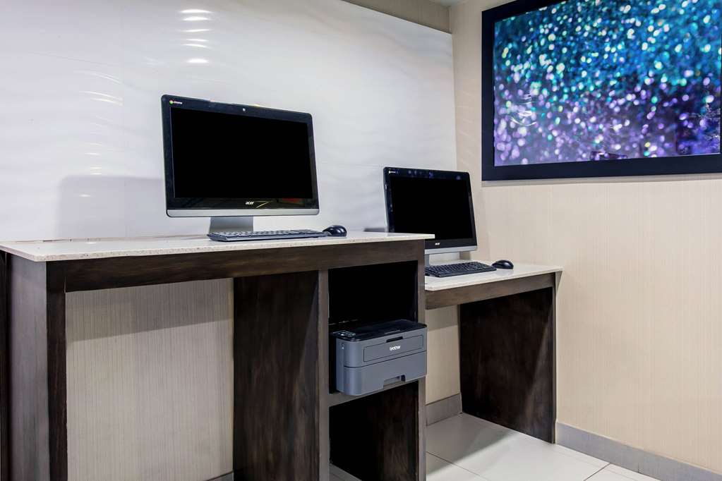 La Quinta Inn & Suites by Wyndham Dallas Mesquite - photo 75