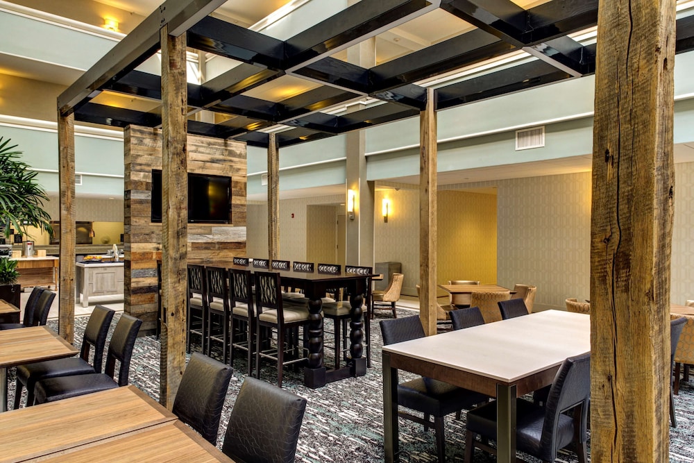 Embassy Suites Williamsburg - photo 28