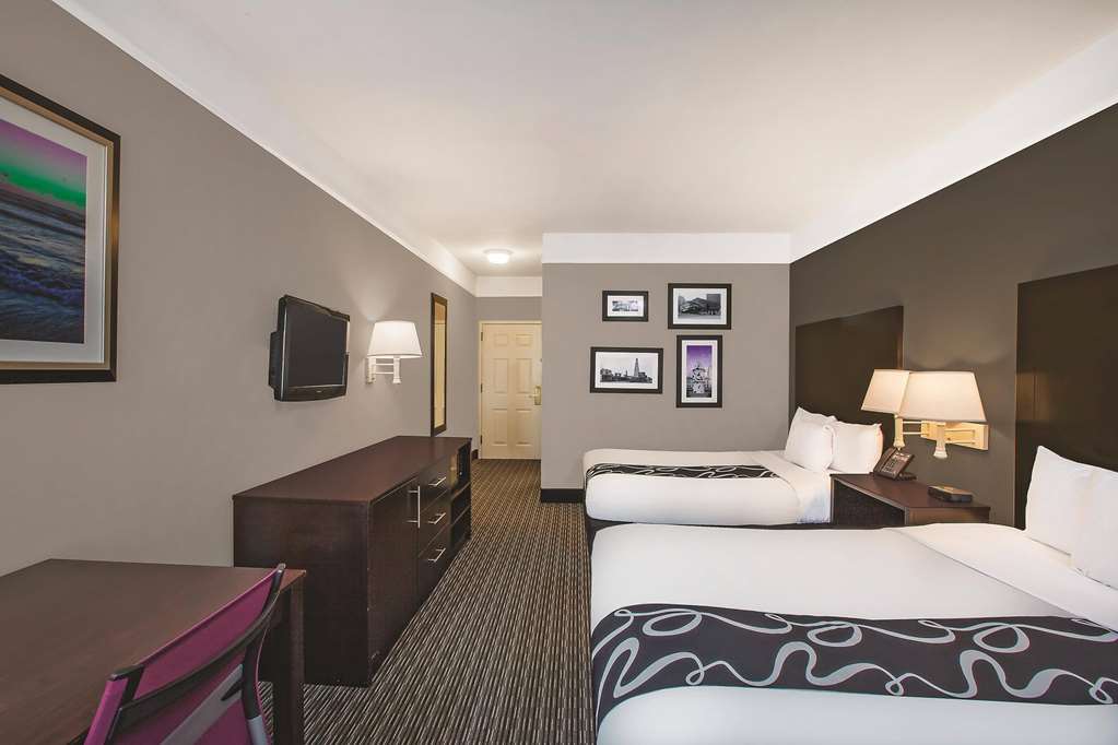 La Quinta Inn & Suites by Wyndham Beaumont West - photo 25