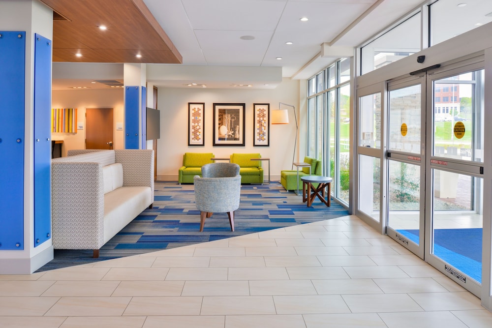 Holiday Inn Express & Suites Madison by IHG - photo 55