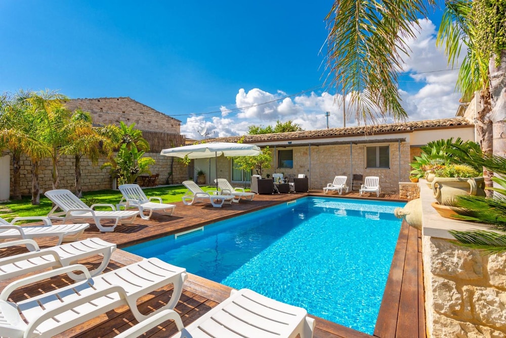 Villa Aziz — 4-Star Luxury Hotel in Scicli, Italy