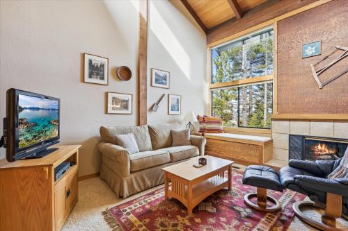 Rocky Point # 4 2 BR Northstar Condo Shuttle to Slopes HOA Amenities — 4-Star Luxury Hotel in Truckee, United States