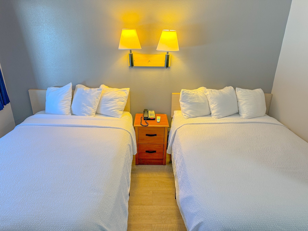 Super 7 Motel - photo 4