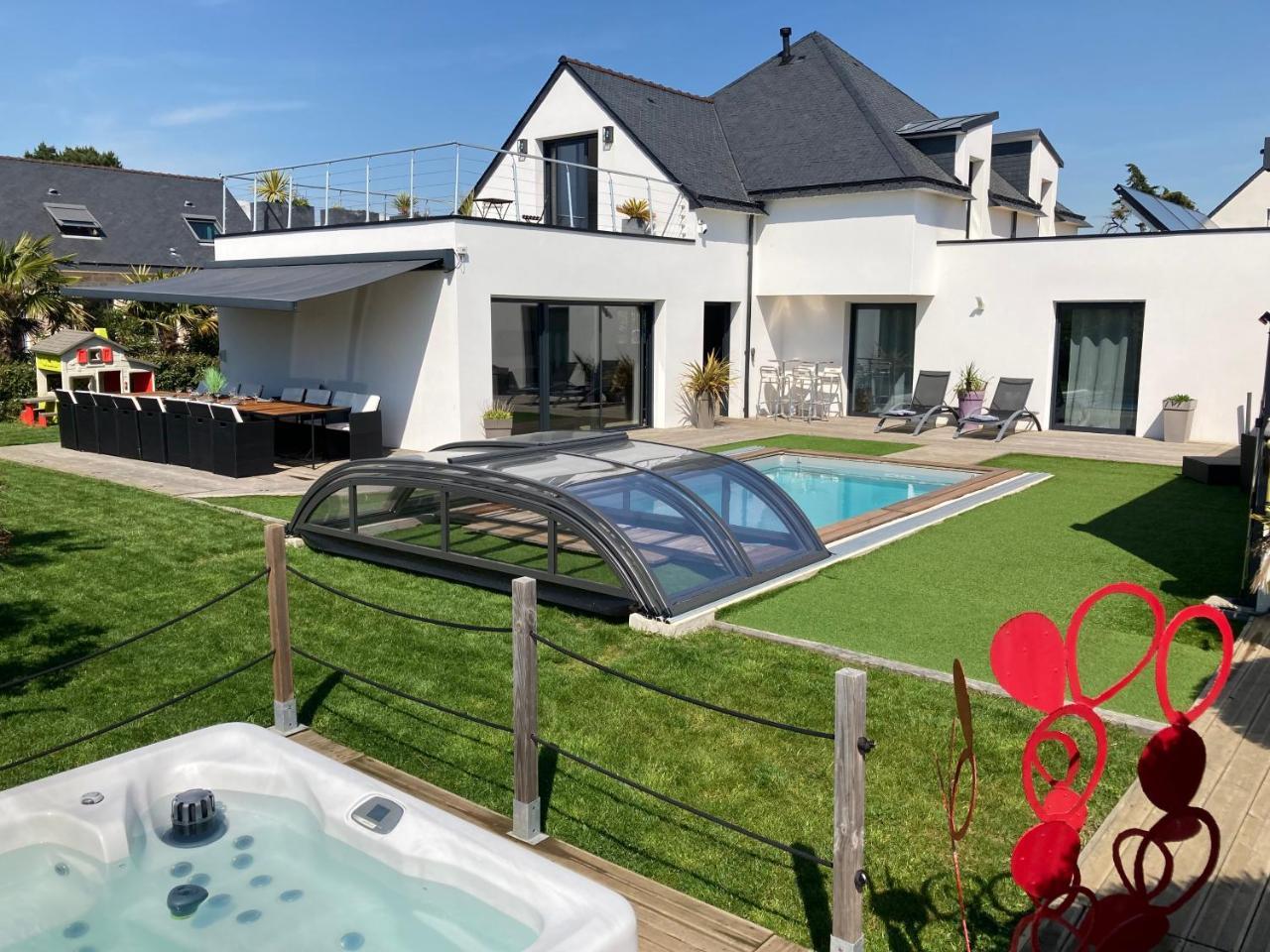 Villa Charles & Ashton — 5-Star Luxury Hotel in Sarzeau, France