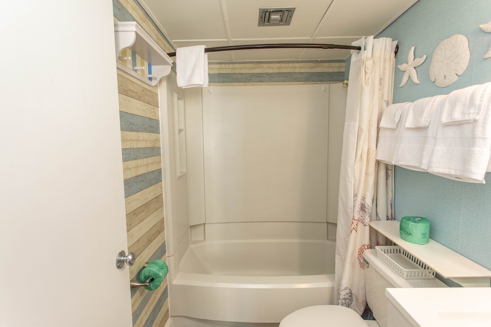 Royal Garden Resort 415 2 Bedroom Condo by RedAwning - photo 22