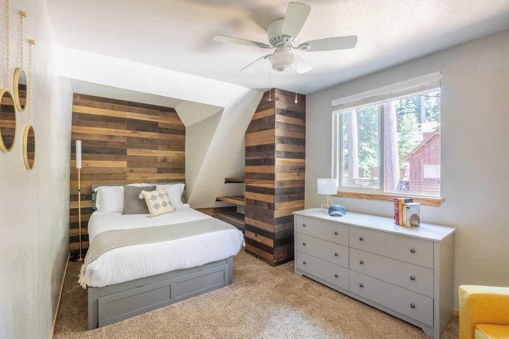 Sweet Pine Deck Hot Tub Cozy Modern Interior Close to Ski Resort - photo 40