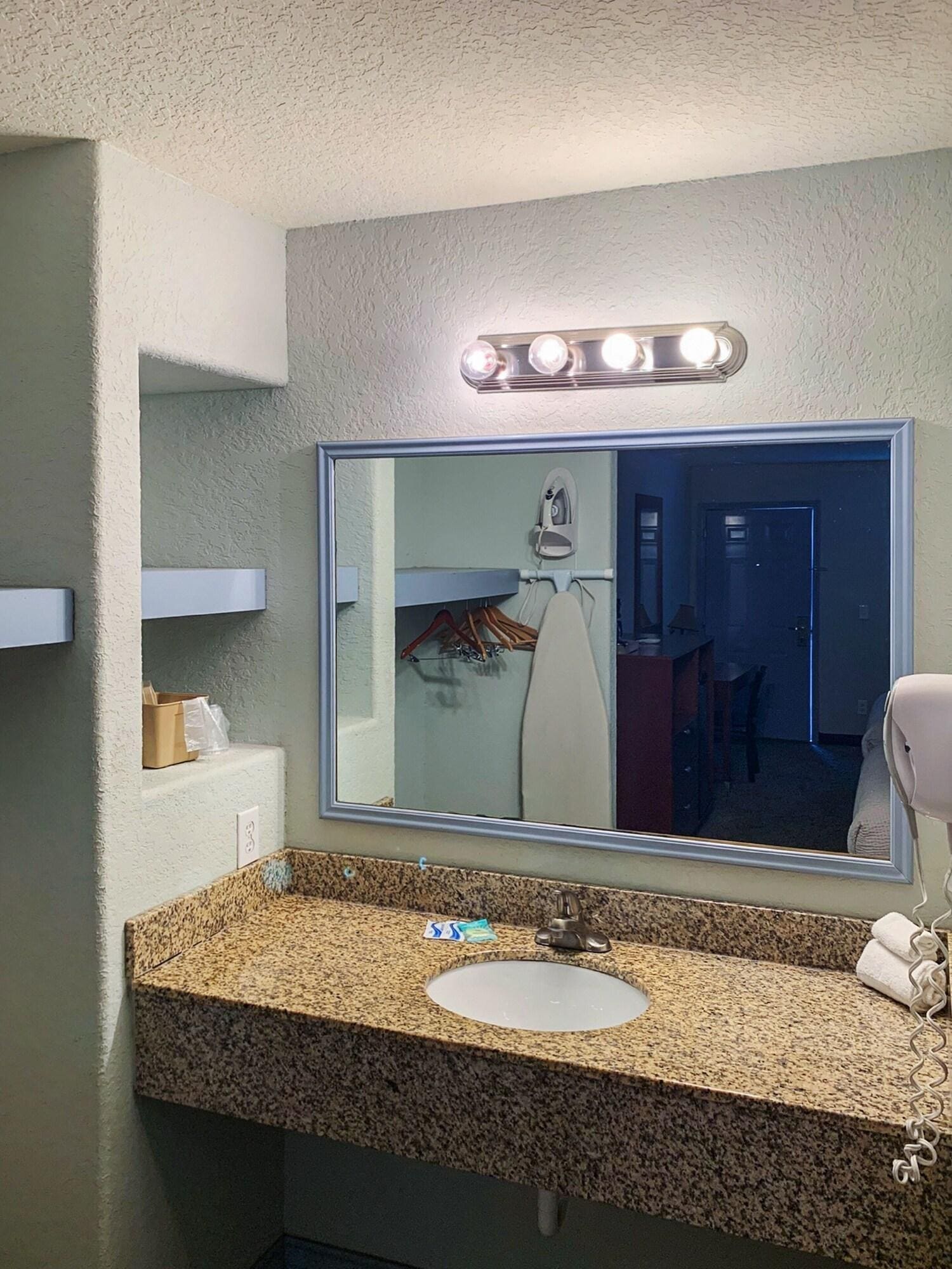 Oyo Hotel Pearsall I 35 West - photo 21
