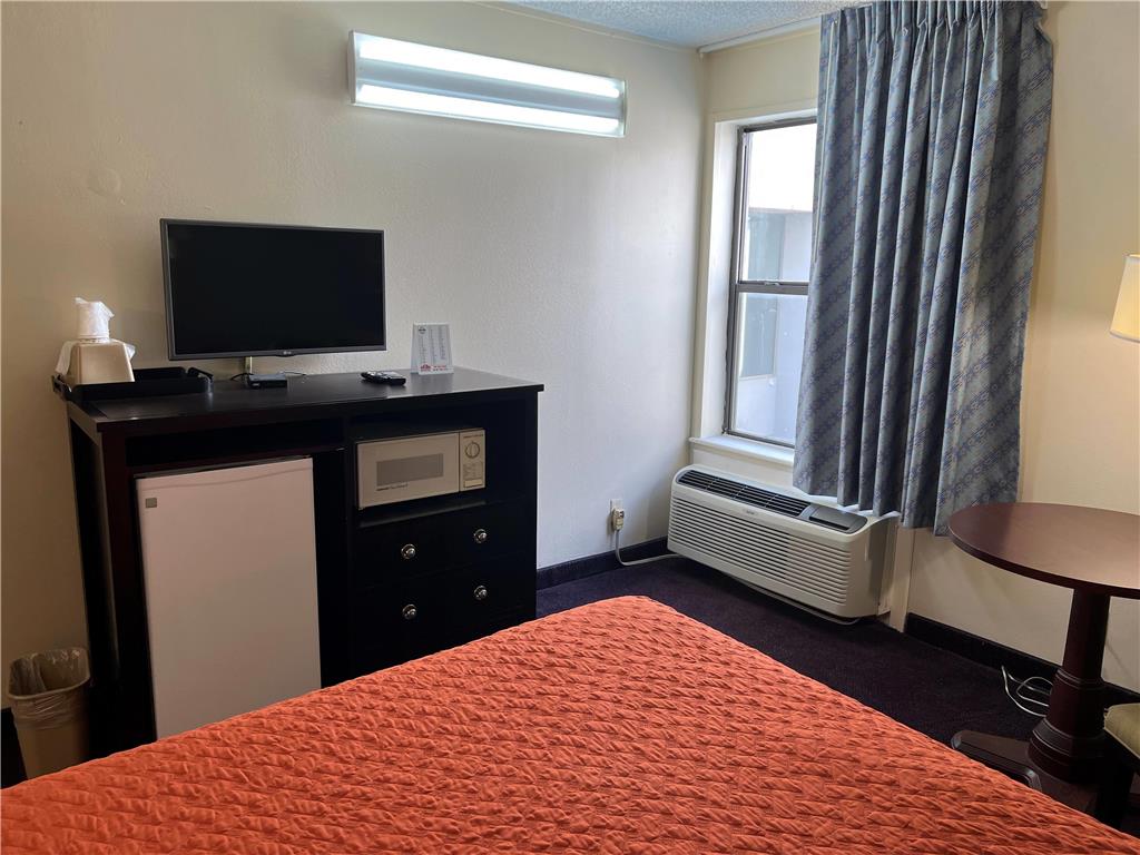 Days Inn by Wyndham Southern Hills ORU - photo 15