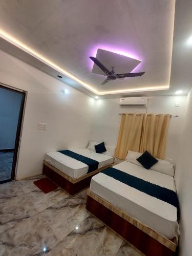 Gatiman Galaxy Inn — Varanasi