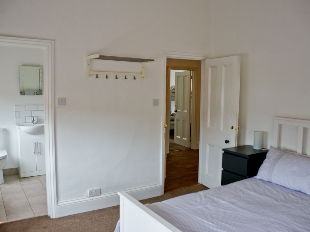 Corner House Apartment 9225674 — Worthing