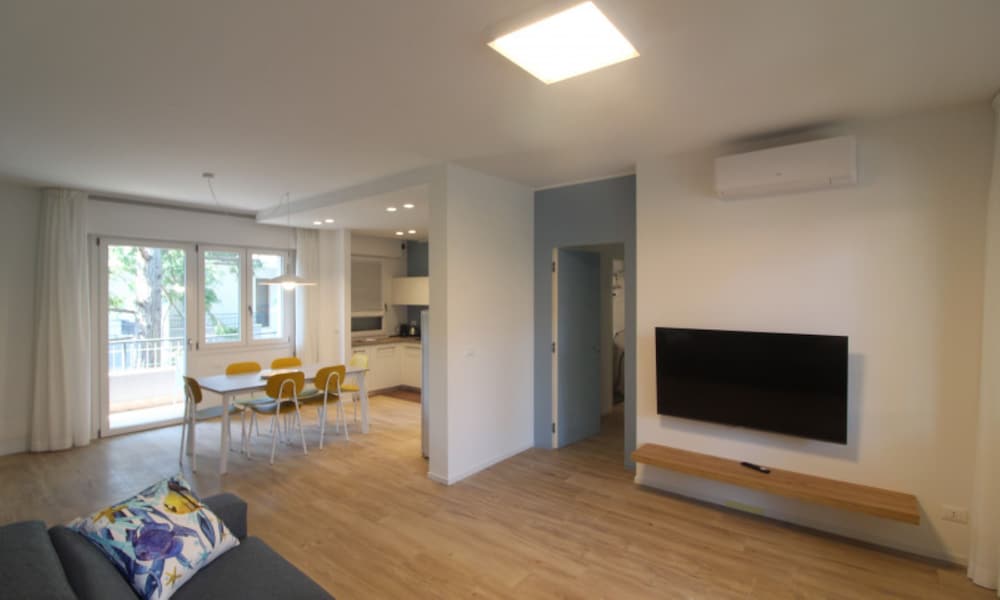 Apartment in a Small Building Near the Beach — 4-Star Luxury Hotel in Lignano Sabbiadoro, Italy