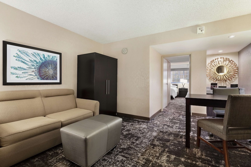Embassy Suites by Hilton Arcadia Pasadena Area - photo 12