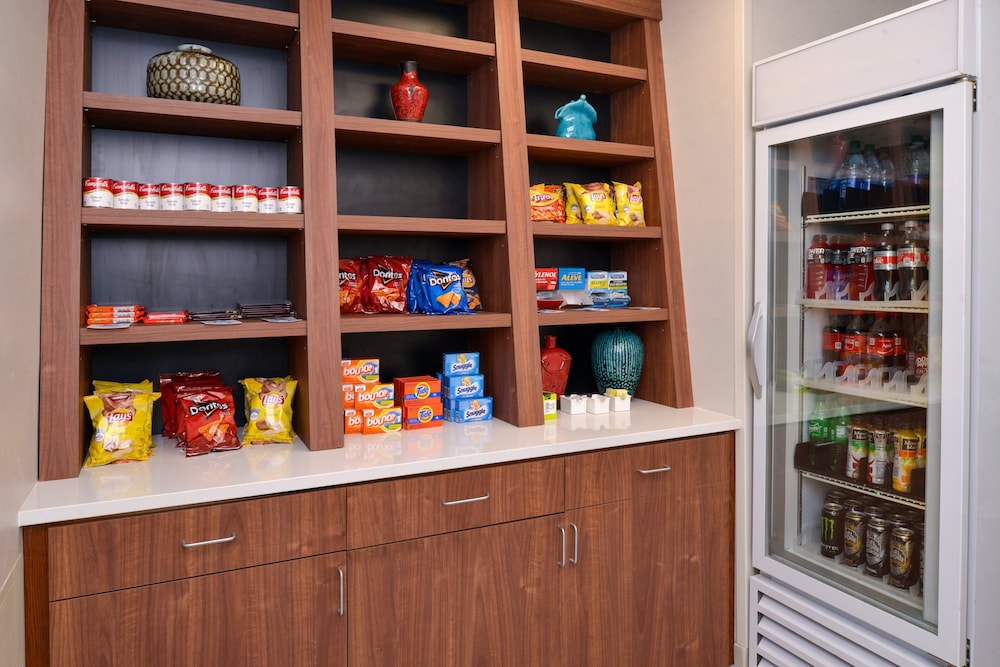 Holiday Inn Express & Suites Pueblo North by IHG - photo 37