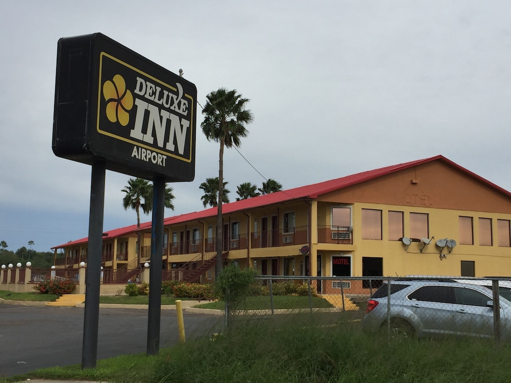 Deluxe Inn Airport - photo 15