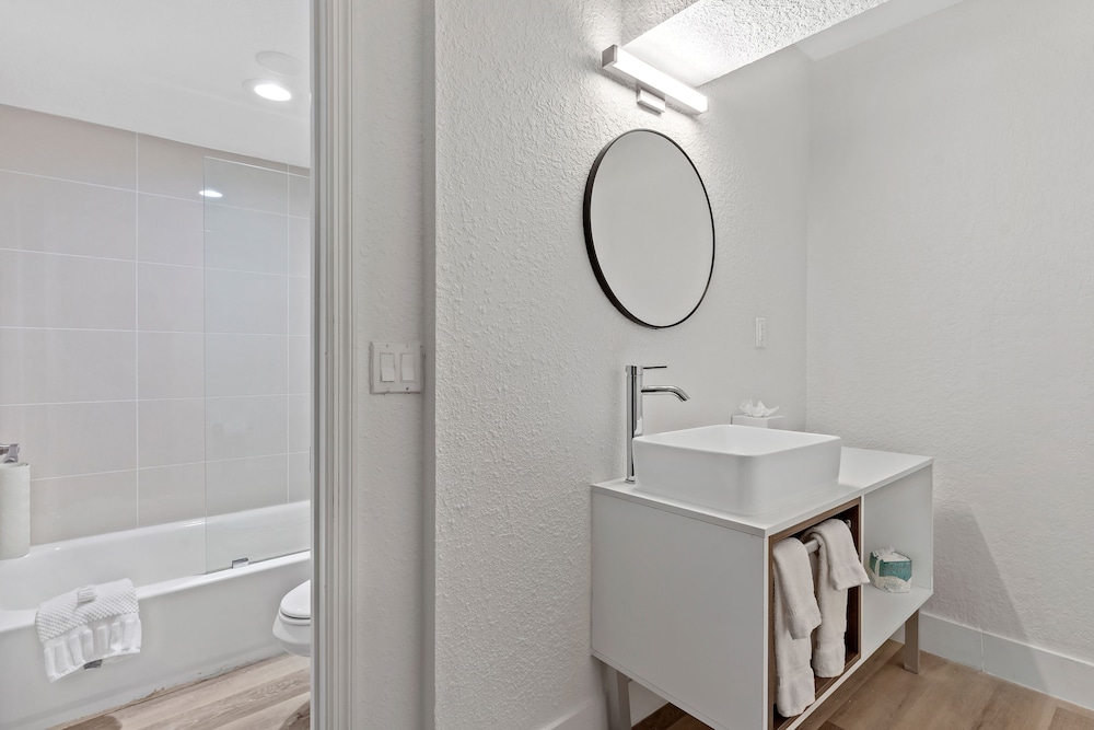 Baymont by Wyndham Jacksonville Airport - photo 19