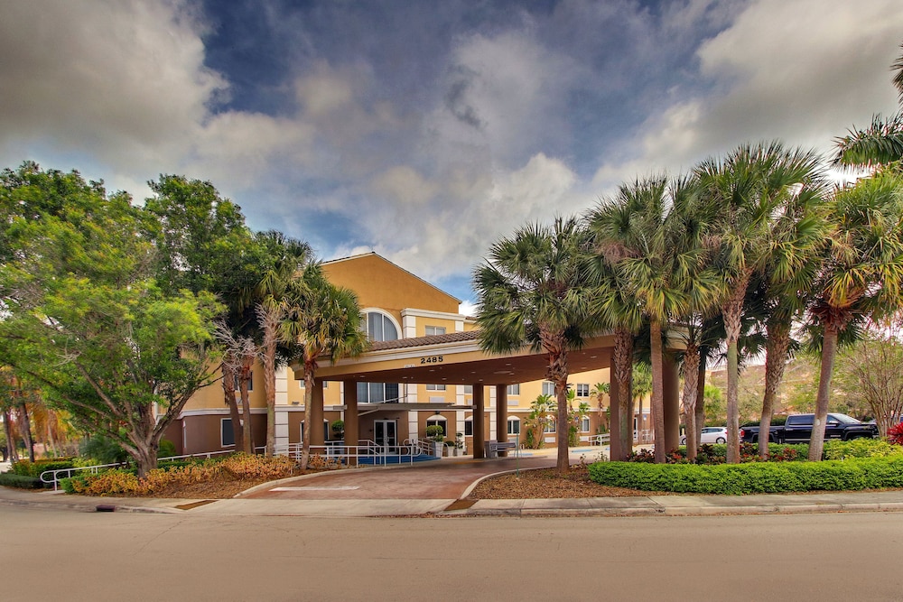 Holiday Inn Express & Suites West Palm Beach Metrocentre by IHG - photo 92