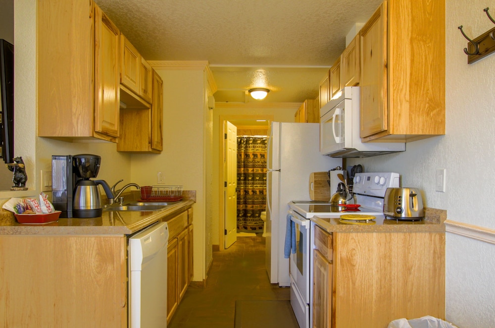 Yellowstone Gateway Inn - photo 43
