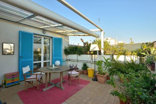 Super Sunny Penthouse with Terrace — 4-Star Luxury Hotel in Rome, Italy