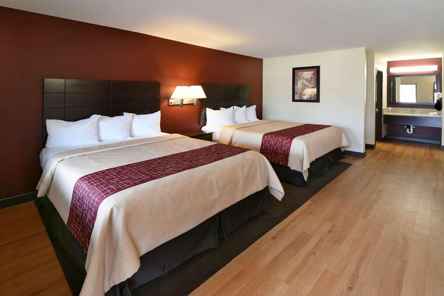 Red Roof Inn Bakersfield - photo 2