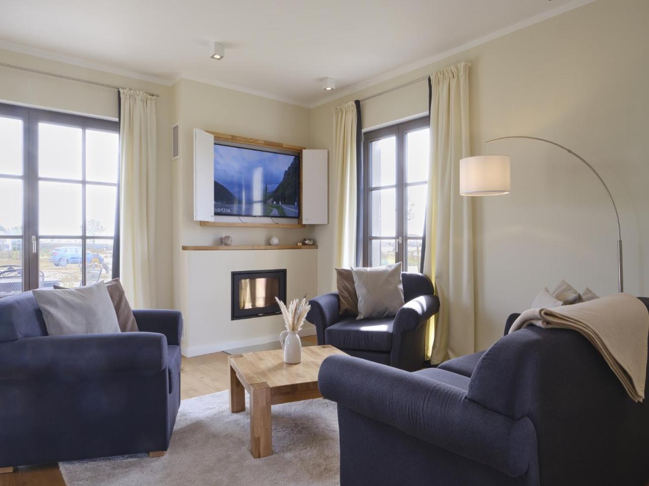 Reetland am Meer Premium Reetdachvilla mit 3 Schlafzimmern Sauna und Kamin H13 in Dranske, Germany