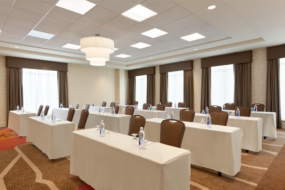 Hilton Garden Inn Boston Logan Airport - photo 52