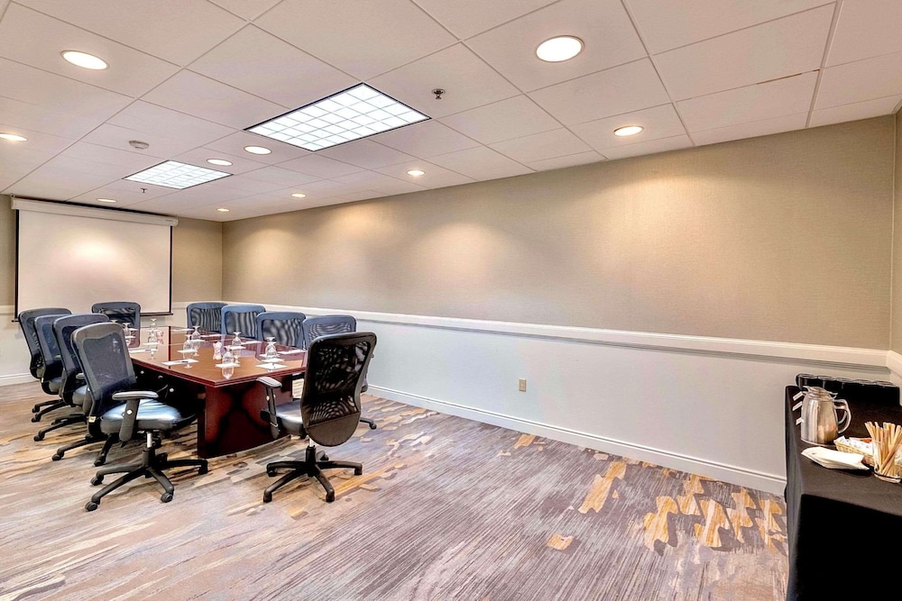DoubleTree by Hilton Providence Airport Warwick - photo 22