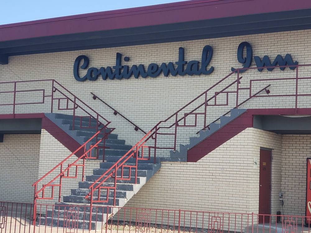 Continental Inn — hotel in Garden City