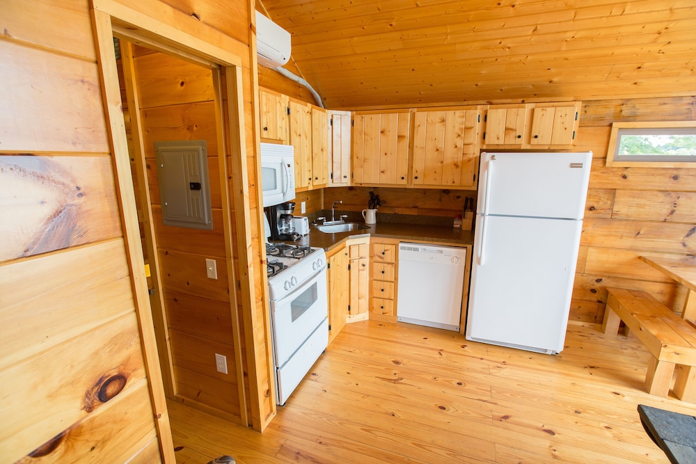 Edinboro Lake Resort Cabins - photo 42