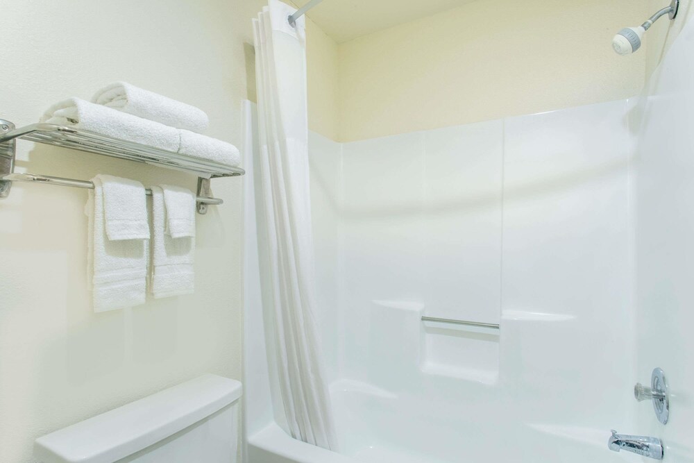 Days Inn by Wyndham Mesa East - photo 9