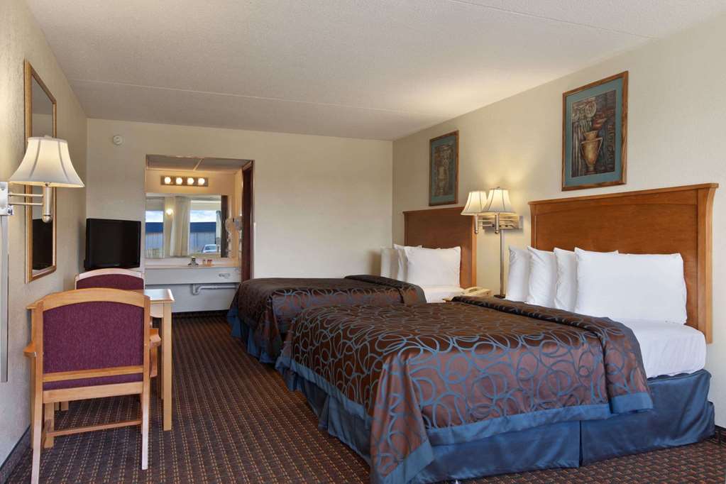 Days Inn by Wyndham Salina South - photo 17