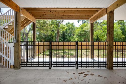 Pawsitively Paradise by Oak Island Accommodations - photo 7