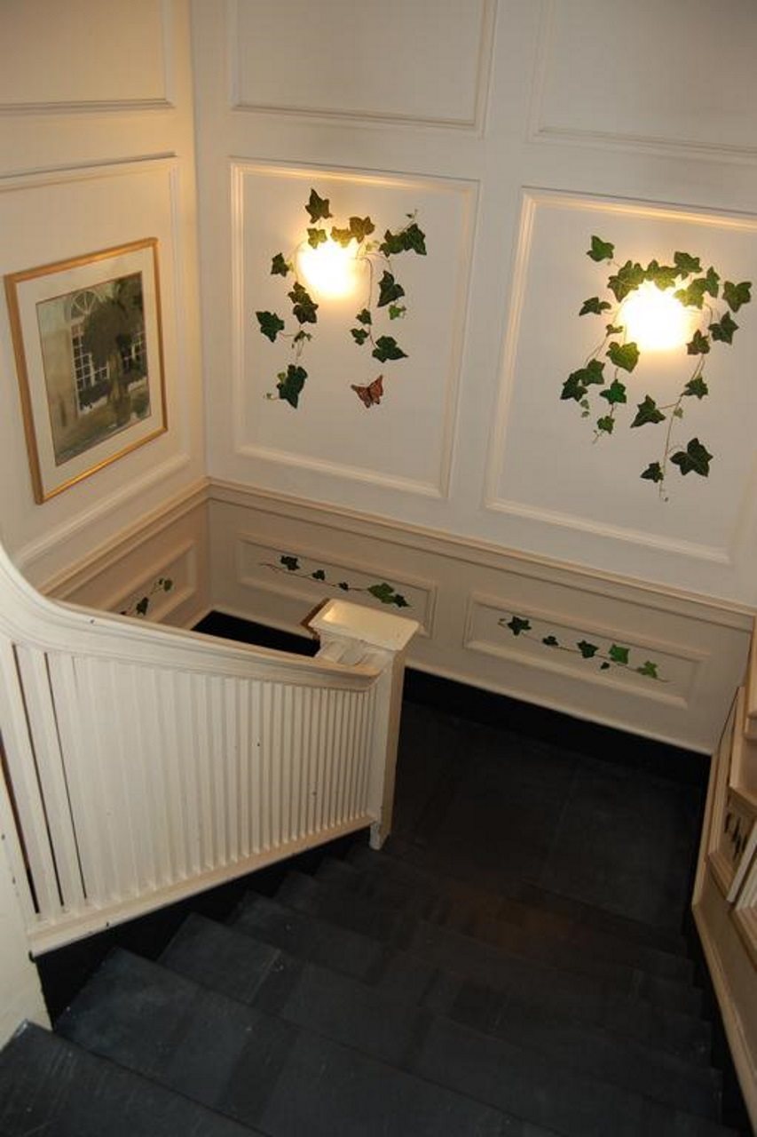 Windsor Inn Hotel - photo 9