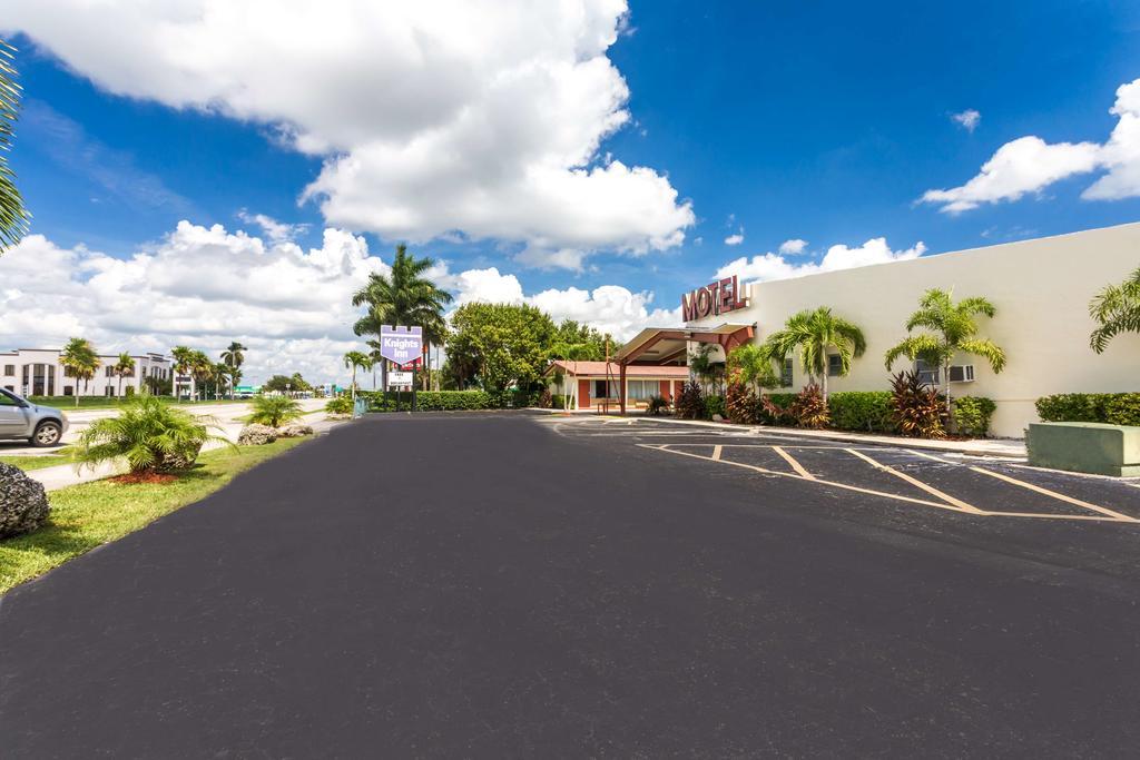 Econo Lodge Inn & Suites Florida City - photo 21