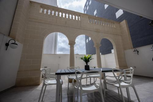 GuestHost Sliema Breeze & Patio Comfort — 4-Star Luxury Hotel in Sliema, Malta