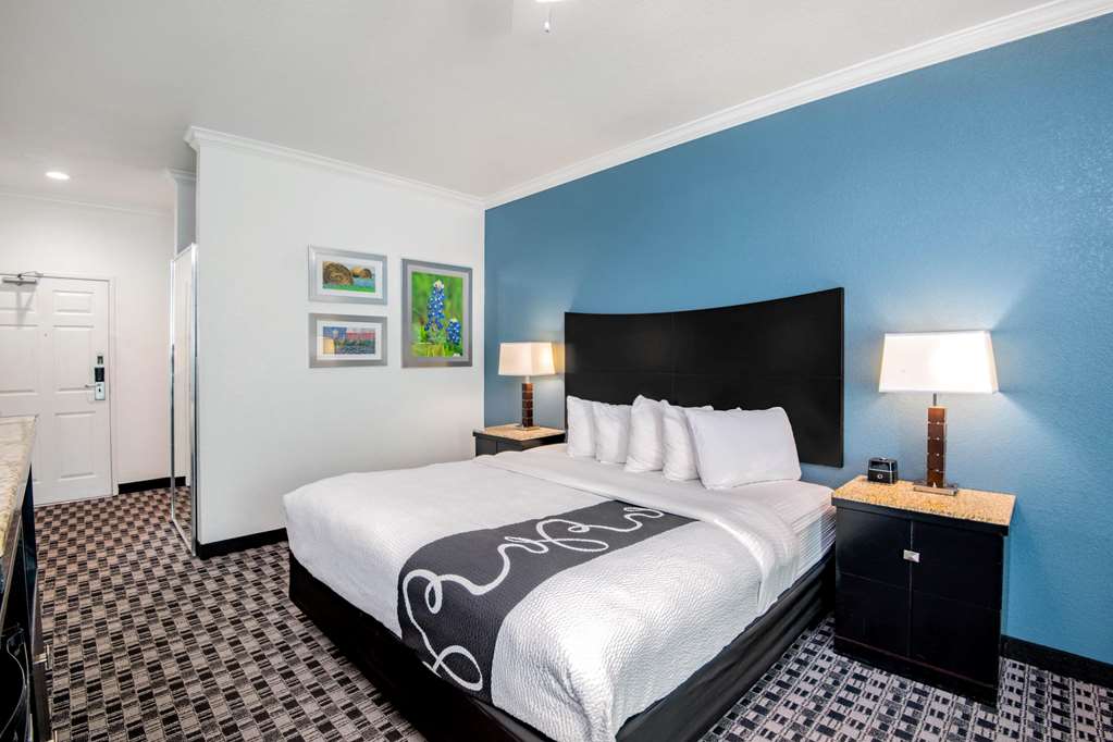 La Quinta Inn & Suites by Wyndham Dalhart - photo 48